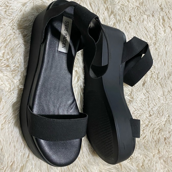 Steve Madden black flatform sandals - Picture 4 of 5